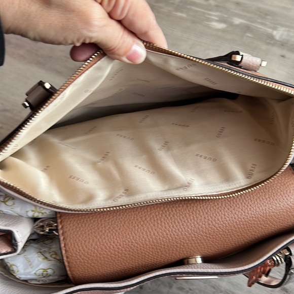 GUESS Two-Tone Shoulder Bag - NWT and original packaging filler - Picture 12 of 13